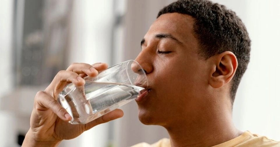 Drinking Water During and After Meals: Benefits and Side-effects